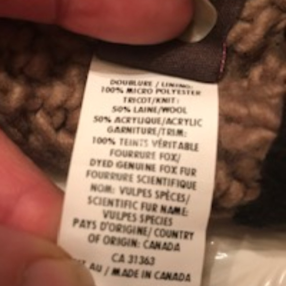 KYI KYI Pom Pom Beanie with Genuine Fox Fur - Picture 6 of 6